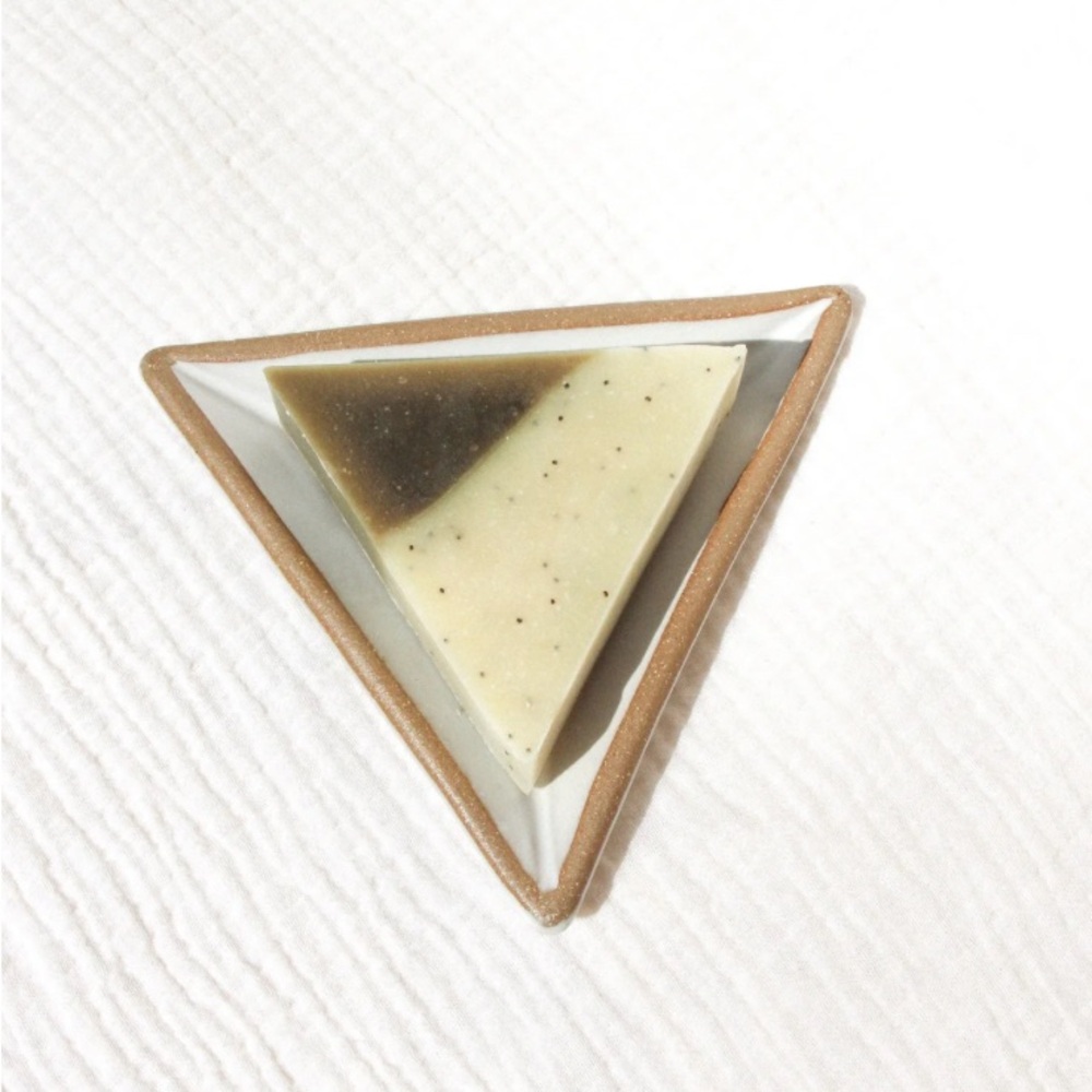 Wild Lather Ceramic Soap Dish in Eggshell Glaze - Picture 3 of 5